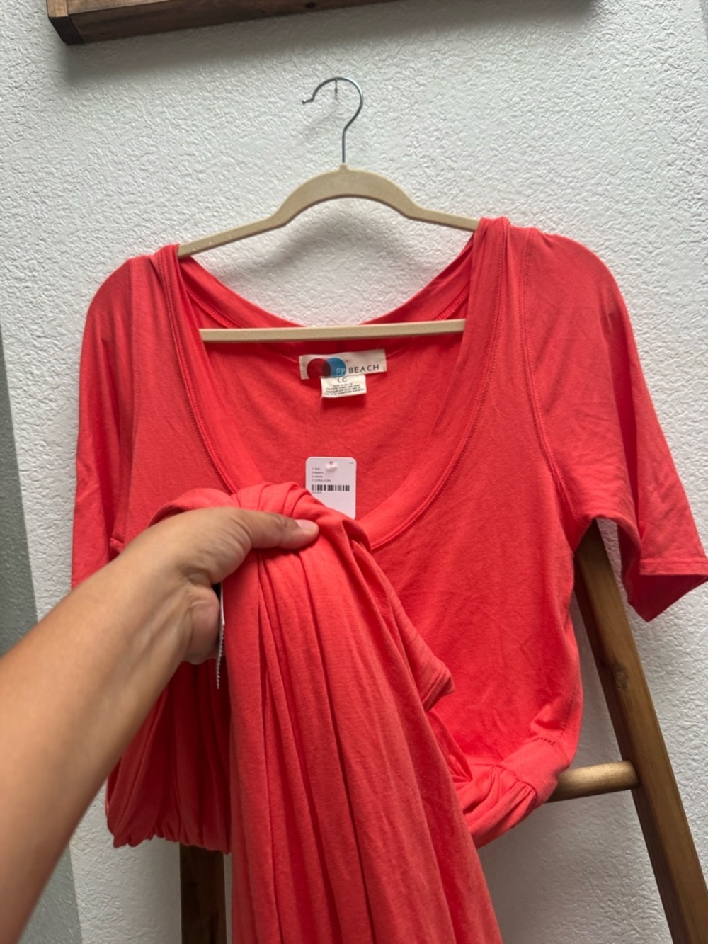 Wide-Leg Coral Jumpsuit with Scoop Neck - Picture 3 of 11